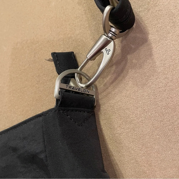 Travelon Exclusive Edition Black Quilted Anti-Theft Crossbody Bag - Picture 6 of 12